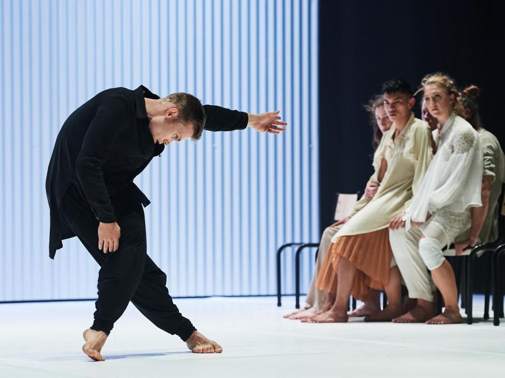 Attracting new audiences to contemporary dance - Attracting Contemporary Ms Audience
