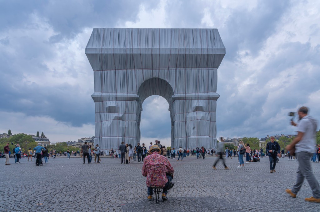 L'Arc de Triomphe, Wrapped. Image Shutterstock.