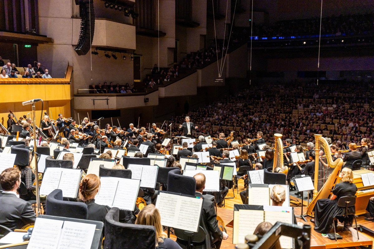 QSO Clerici conducts Mahler Photo: Stewart Tyrrell