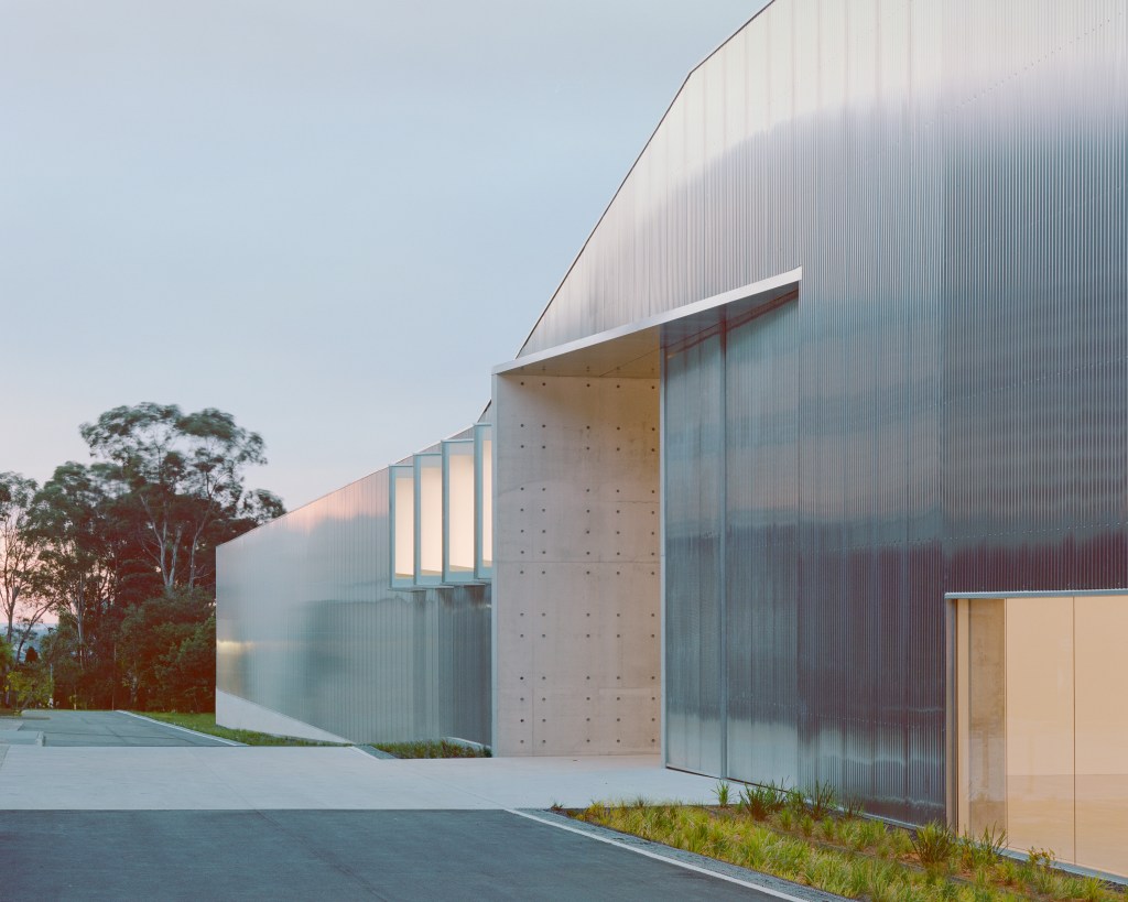 Powerhouse Castle Hill. Image: Rory Gardiner. Another architecture photo of the building from a side angle, a subtle sunset reflects of the building exterior and creates a serene ambiance. 