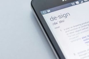 a photo of the corner of a phone screen showing the dictionary definition and pronunciation of the word "design".