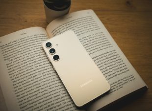 More influential than traditional reviewers, Booktubers are shaping our tastes. Australians aren't missing out. Image: Dhruv Vishwakarma on Unsplash.