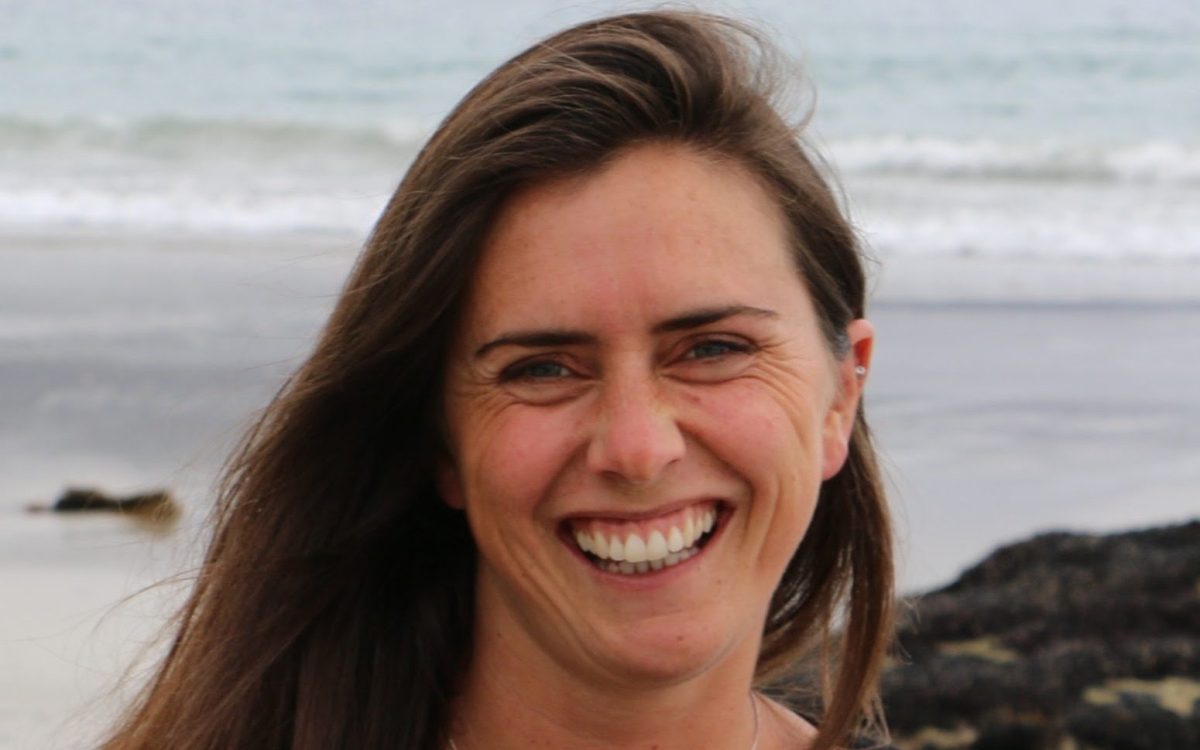 A brunette woman smiling. Erin Hortle, author of A Catalogue of Love.