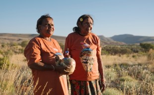 Hayley Coulthard and Anita Ratara with Mbitjana Ceramic. Hermannsburg Potters is one of 80 art centres exhibiting at the 2026 Darwin Aboriginal Art Fair. Photo: Alana Holberg / Hermannsburg Potters.