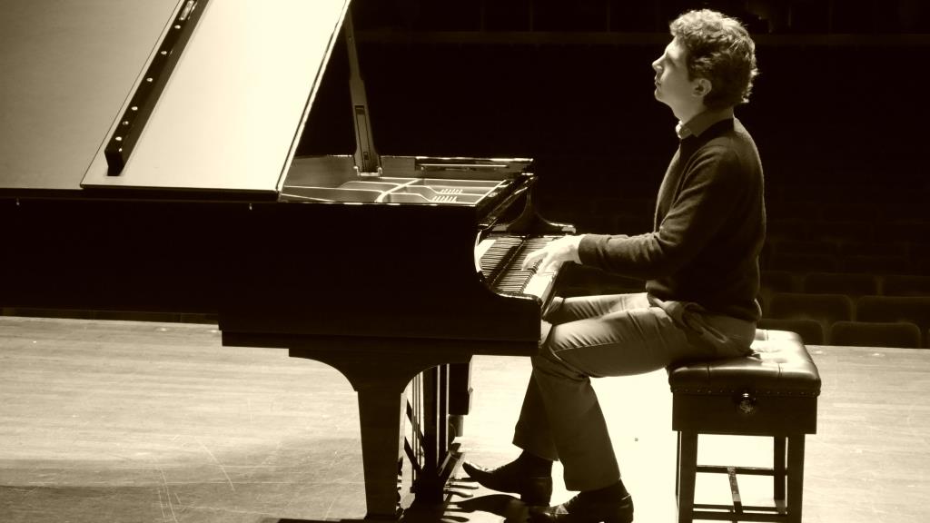 Jayson Gillham at Nottingham Royal Concert Hall in 2016: Photo: Sidharthmohandas/ Wikimedia Commons. https://creativecommons.org/licenses/by-sa/4.0/deed.en