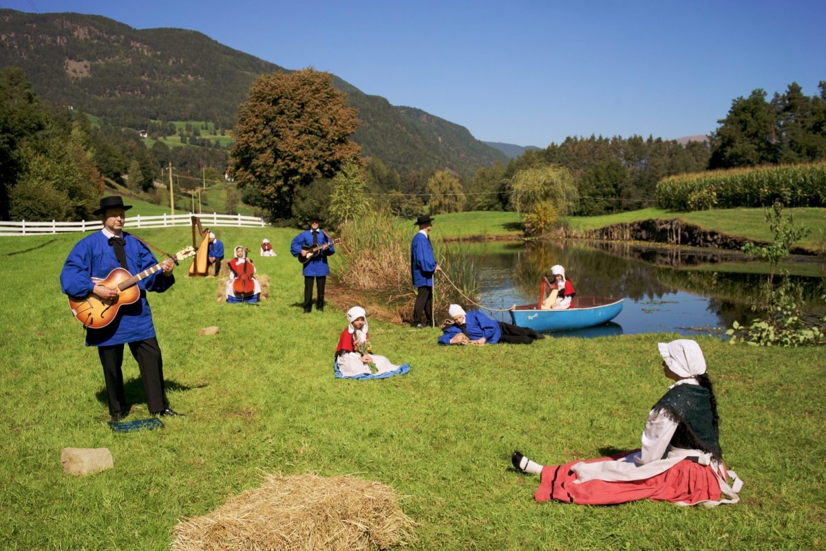 Ragnar Kjartansson, Sunday Without Love, 2025. Videocommissioned by Sigurður Gísli Pálmason, and original performance commissioned by TRANSART25. Photo: Courtesy of the artist.