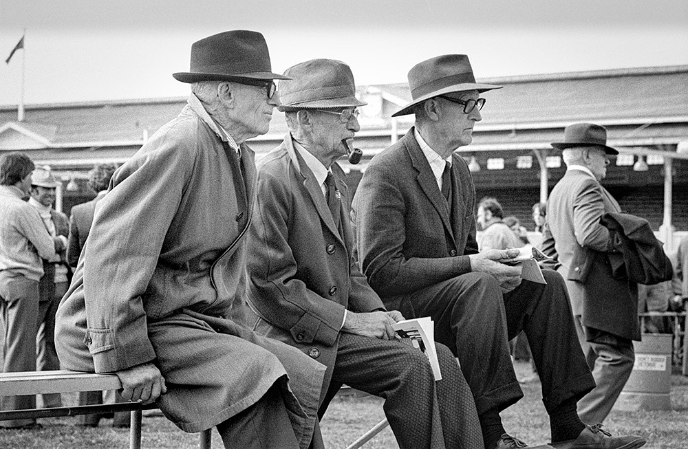 Andrew Chapman, Auctioneers, Newmarket Sale Yards, Flemington, 1980. Gelatin silver print, City of Melbourne Art and Heritage Collection. Courtesy: Andrew Chapman Photography.