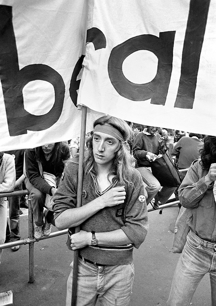 Andrew Chapman, True Believer, Anti-Fraser demonstrator, Bourke Street, December 1975. Gelatin silver print, City of Melbourne Art and Heritage Collection. Courtesy: Andrew Chapman Photography.