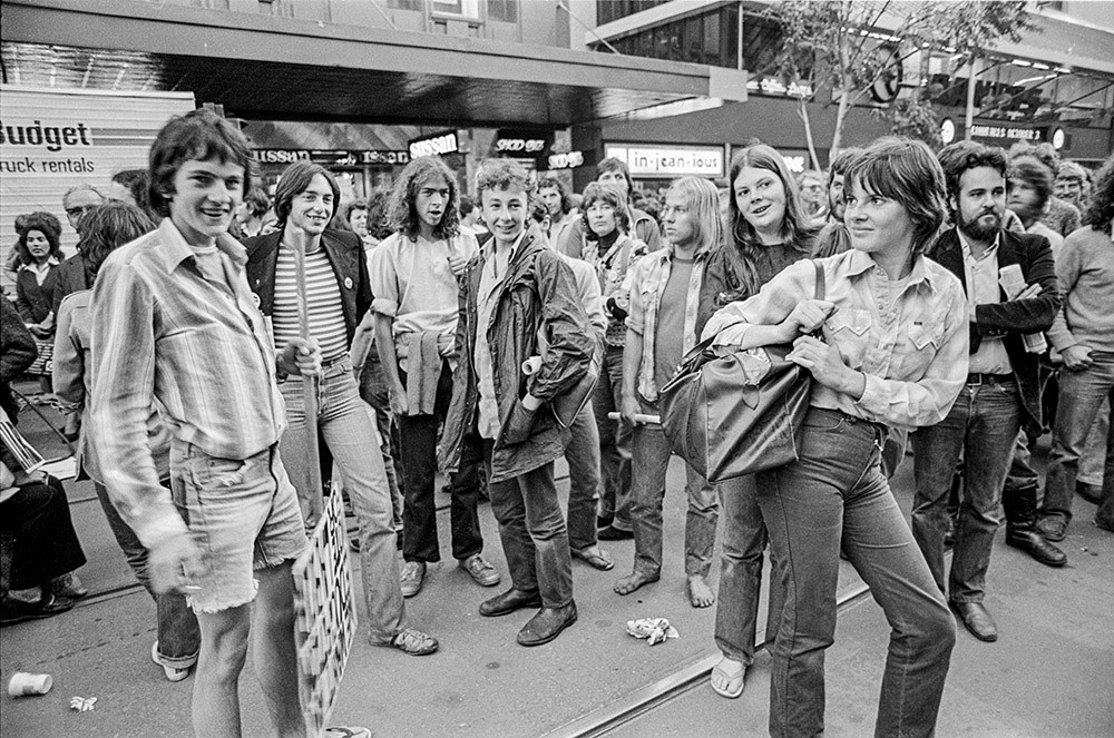 Andrew Chapman, Youths wait to protest against Malcolm Fraser, Bourke Street, 1975. Gelatin silver print, City of Melbourne Art and Heritage Collection. Courtesy: Andrew Chapman Photography.