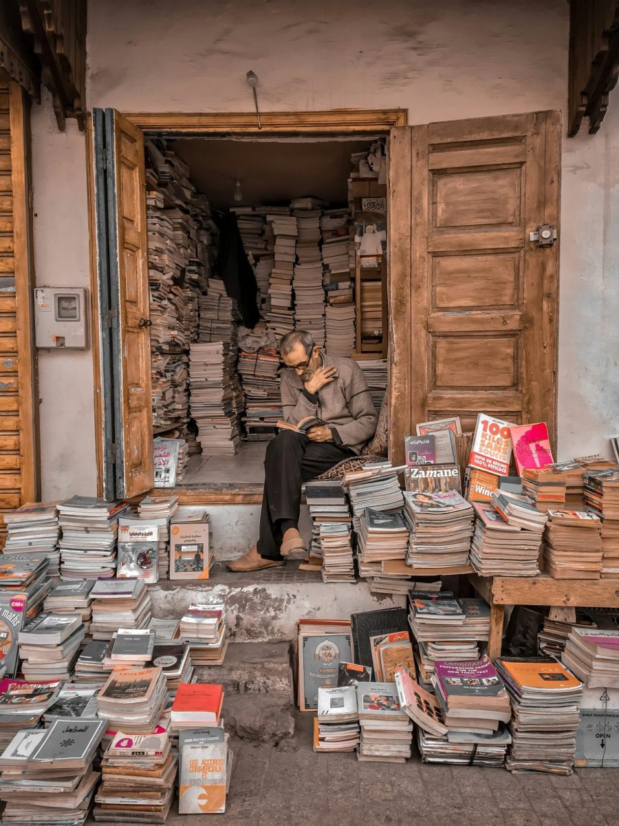 AI & books. Photo: HamZa NOUASRIA on Unsplash.