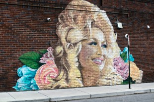 The late, great Dolly Parton. Photo: Wes McFee on Unsplash.