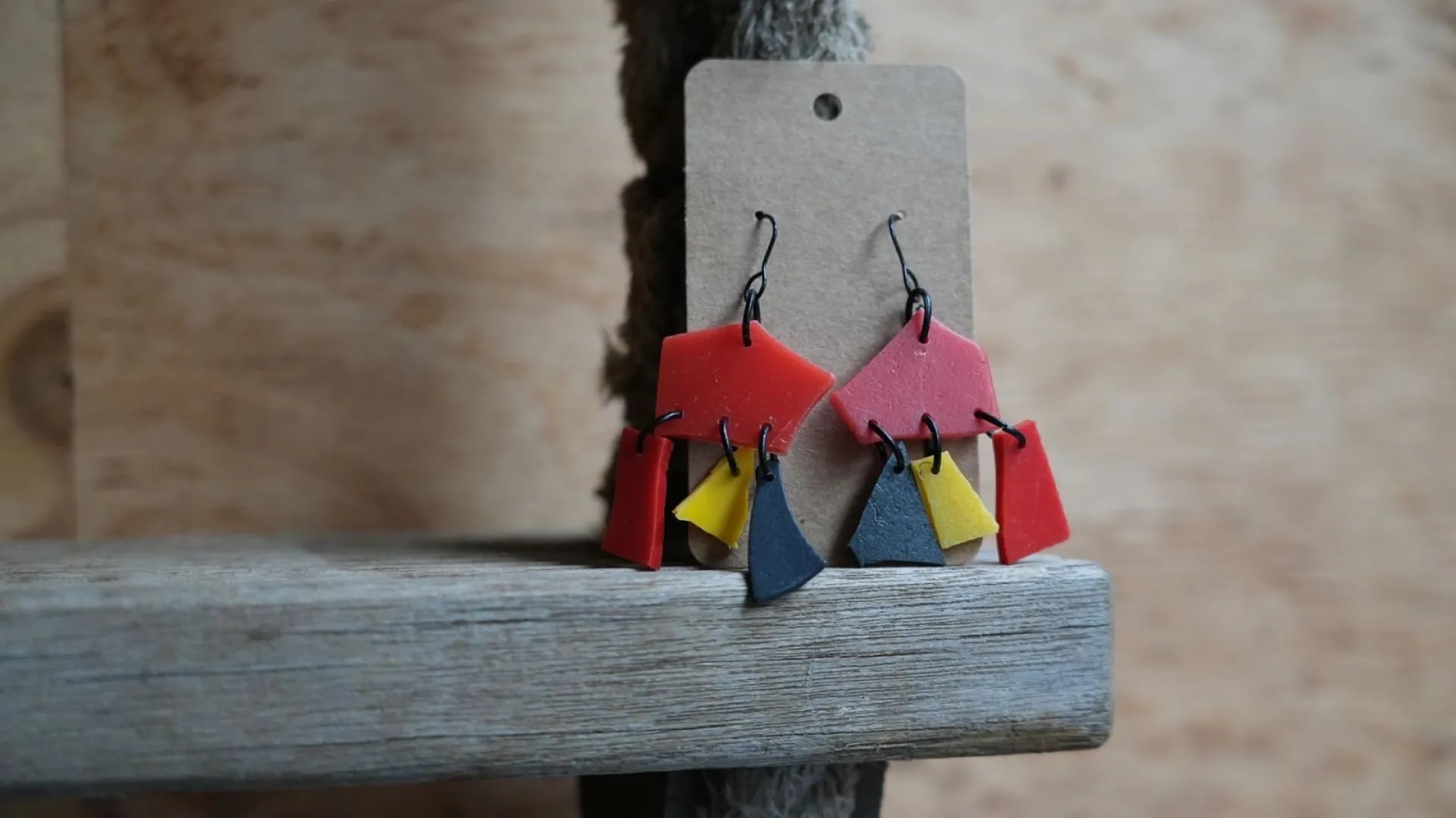 Gallery Kids: Beach Plastic Assemblage Earring Workshop with Serial BeachComber - Event Information – ArtsHub Australia
