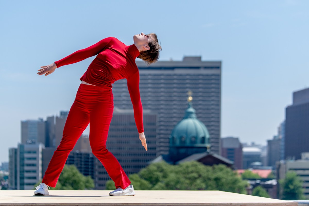 Roof Piece by Trisha Brown Dance Company (US). Photo: Vikky Sloviter Photography.